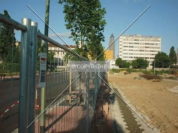 View along the opposite side of Theodor-Heuss-Allee to city center