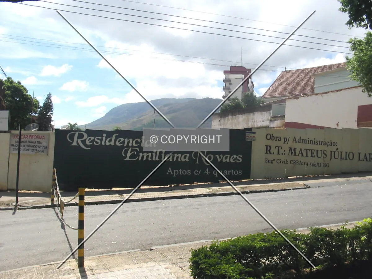 Construction site seen from Praça da Catedral