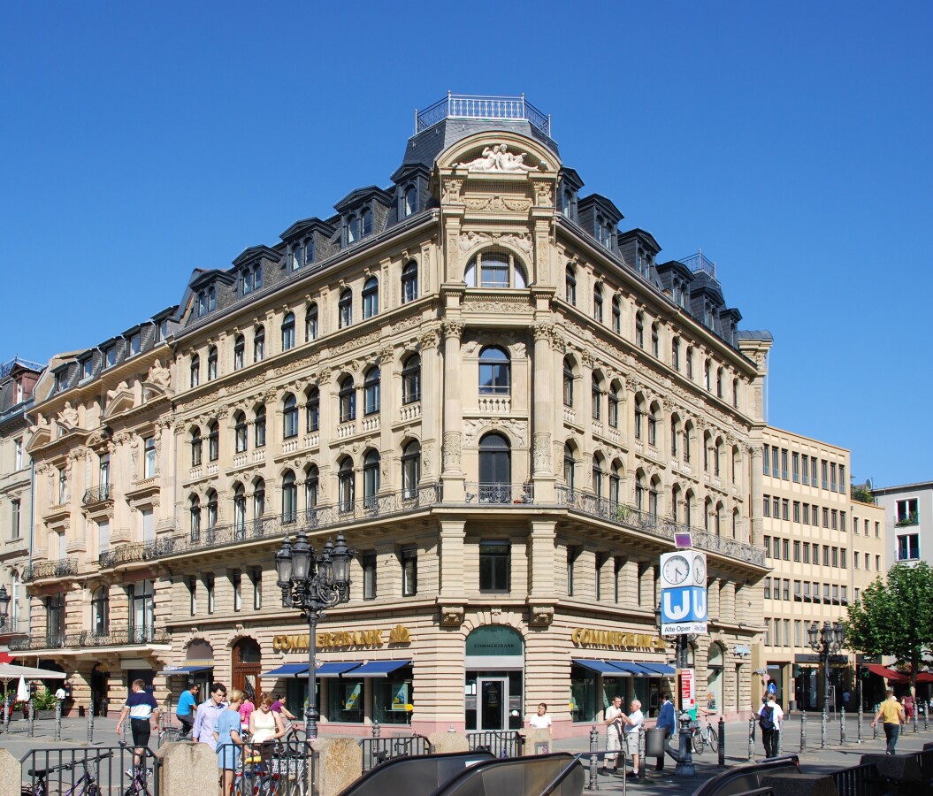 Full view of the building from Opernplatz