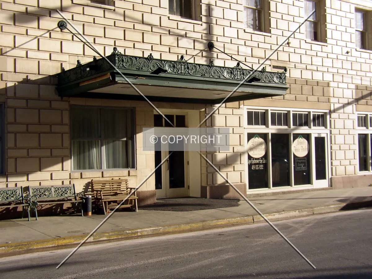 Side entrance off Fannin Street
