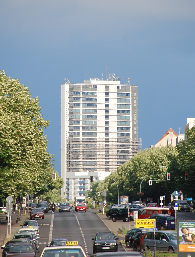View along Otto Suhr Allee against dark clouds
