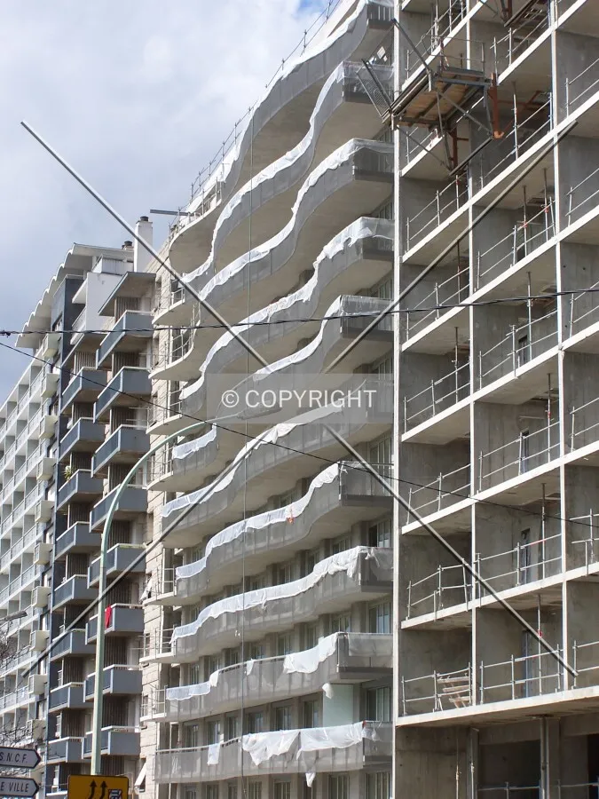 Vagues dessinées par le tracé des balcons