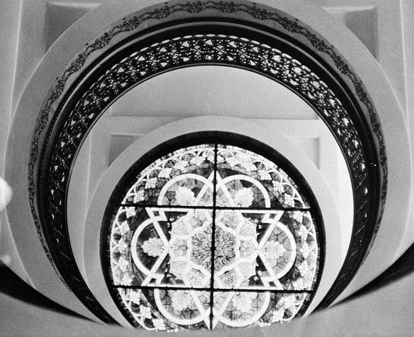 Stained glass skylight above the rotunda