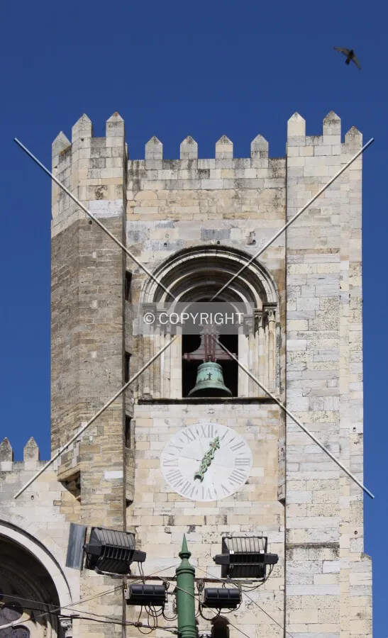 Top of the southern tower of the western facade seen from the west
