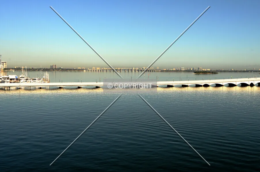 Photo 985-595-729