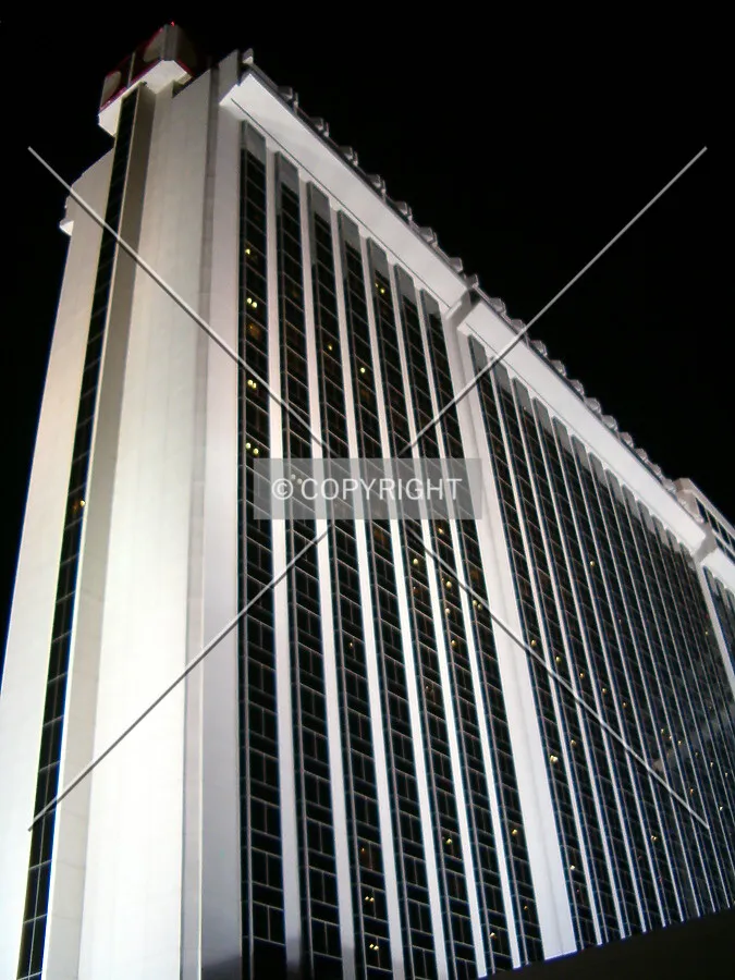 Photo 990-591-479