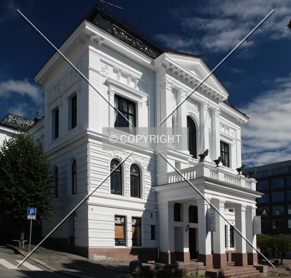 Main facade view from Hesselbergs gate.
