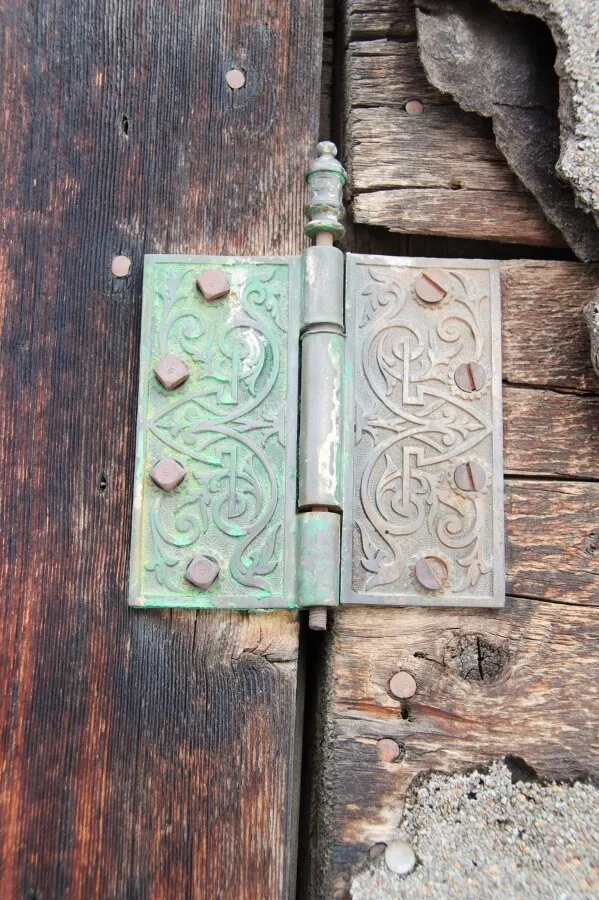Old hinge