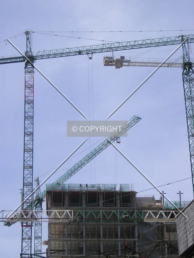 Mess of cranes, seen from Torre Albia