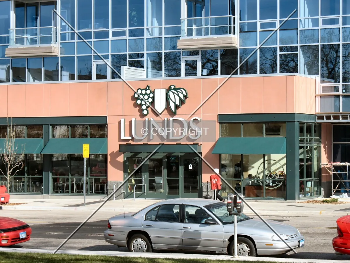 Entrance to the newly-opened Lunds, from Chute Square