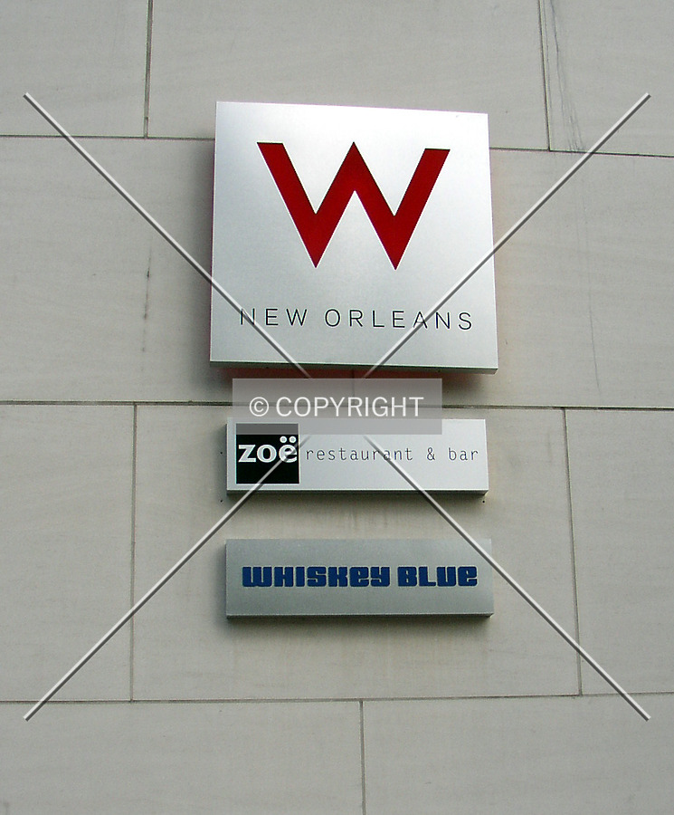 Signage on the corner of Poydras and Tchoupitoulas Streets