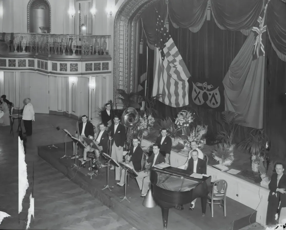 The Gold Room; August 17, 1931