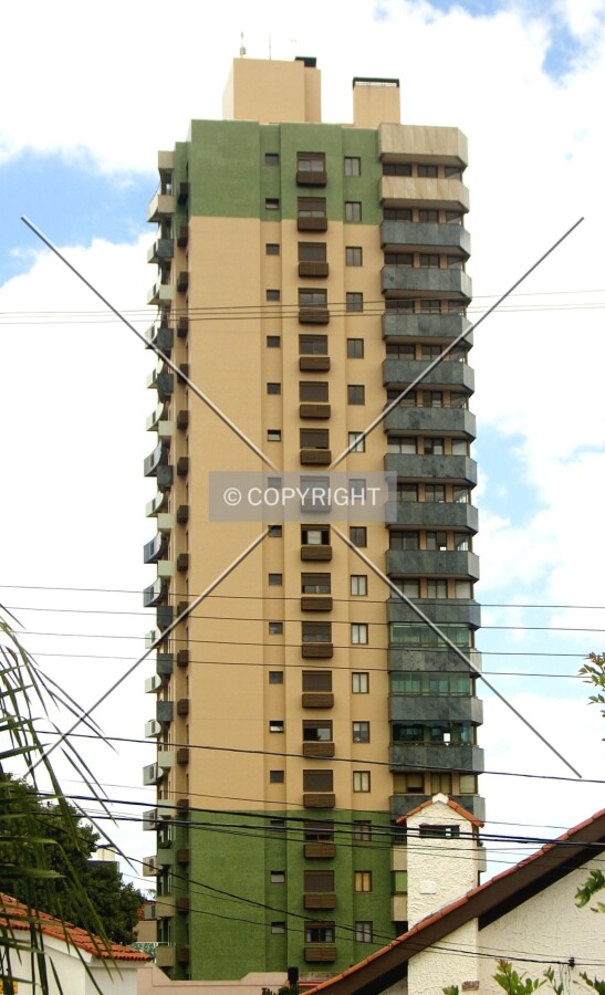 View from the corner of Guararapes Street and Sacadura Cabral Street