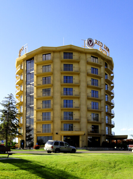 Red Lion Hotel on the Falls