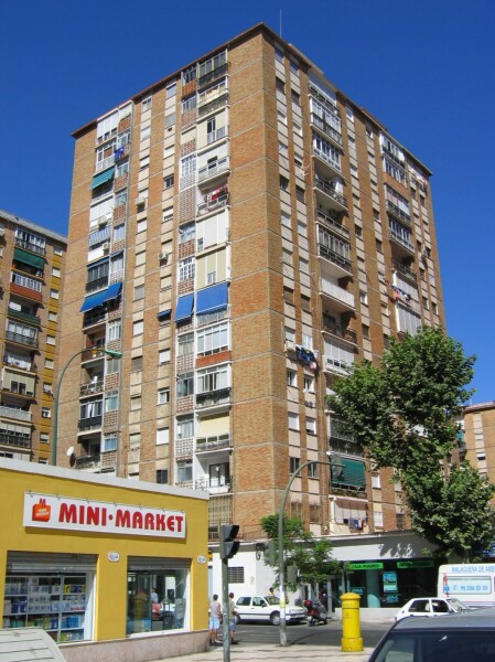 Ayala, 80