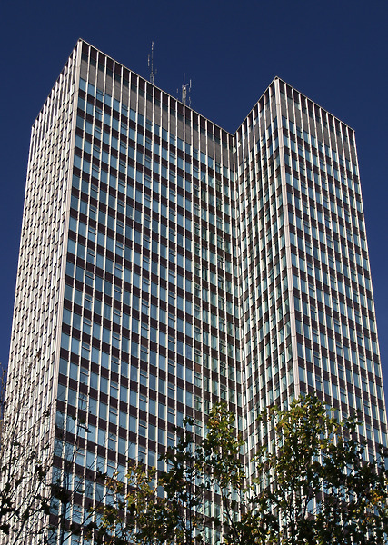 810-485-047
