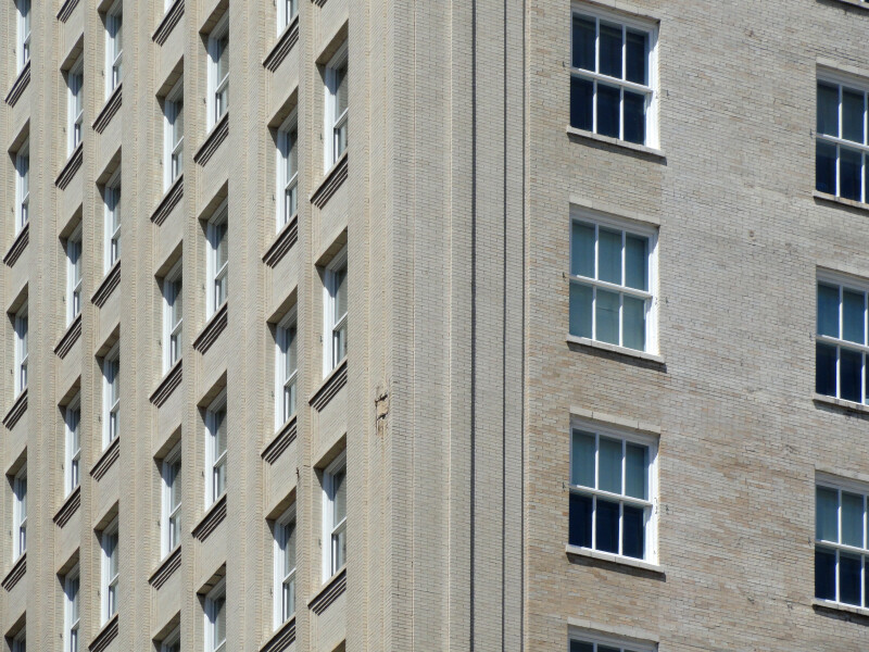 913-657-421